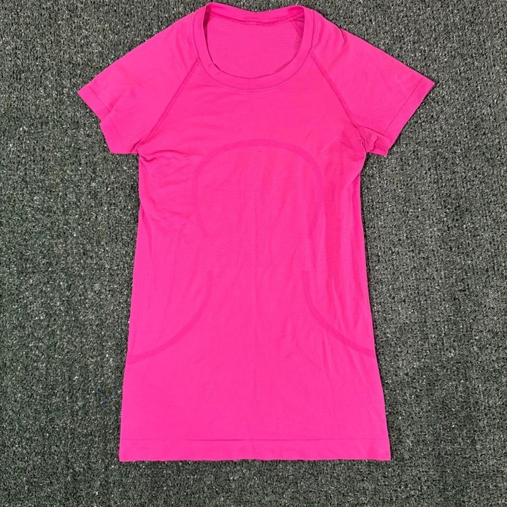 Lululemon Pink Swiftly Tech Short Sleeve Athletic Tee Size 12-14 0229